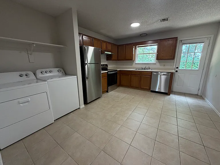 3405 SW Victoria Pl #1 — Photo 5