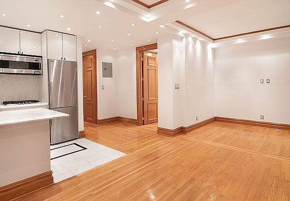 2nd image of 150 W 58th St APT 4C