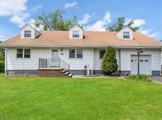 99 Berdan St, Rochelle Park, NJ 07662