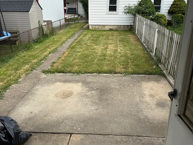 2406 Noble St — Photo 9