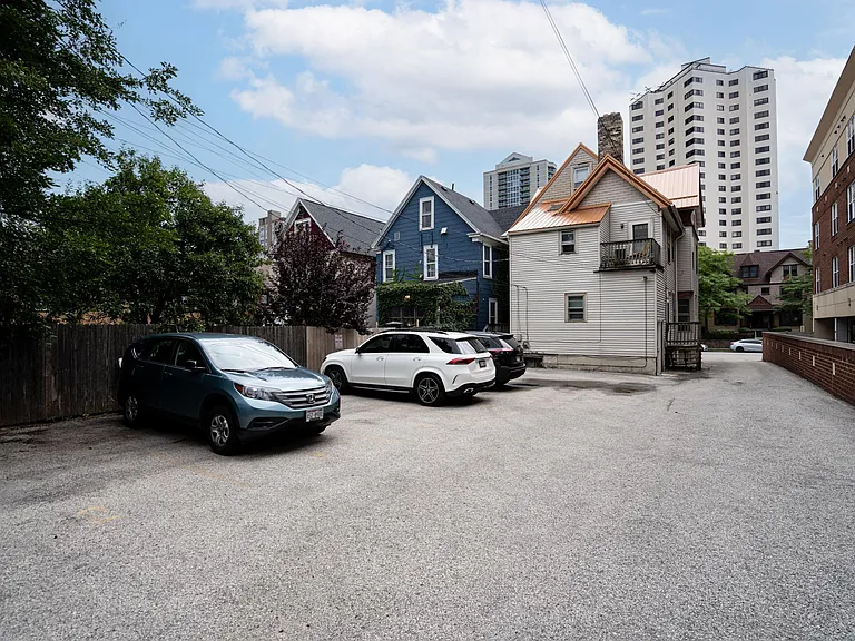 1627 N Farwell Ave #A — Photo 4