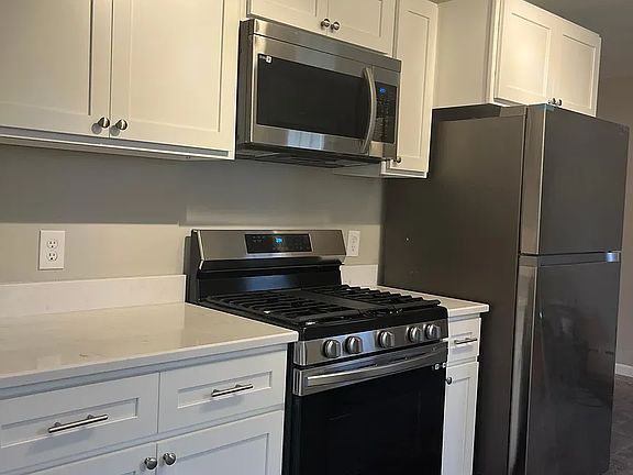 2nd image of 14029 Park Dr