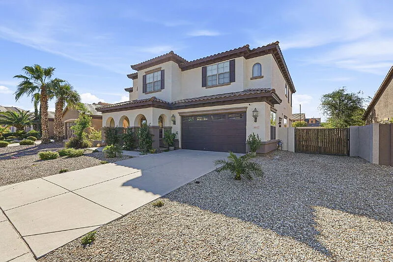 4 bed, 4.0 bath, 3756 sqft, $3,795 — Photo 2