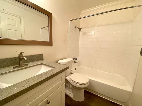 5th image of 4069 Oakwood Ave APT 3