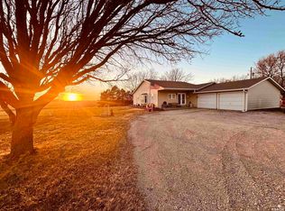 849 Jayhawk Rd, Clay Center, KS 67432