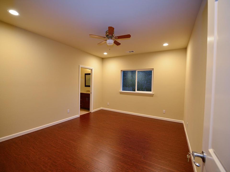 1st image of 650 Drake St #4
