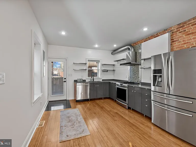 412 E Lanvale St — Photo 9