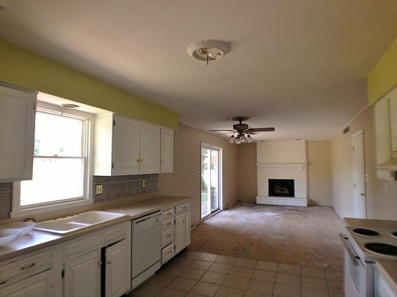 2nd image of 8266 N Larch Pl