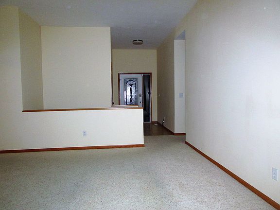 5th image of 824 E 31st St