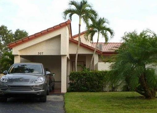 1st image of 307 Lakeside Ct