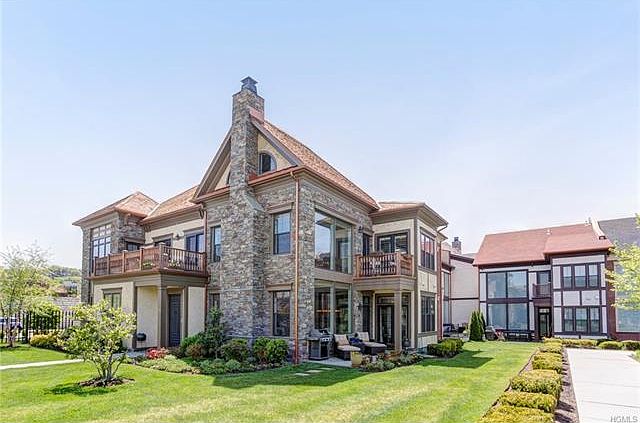 1st image of 20 Orchard Dr #1