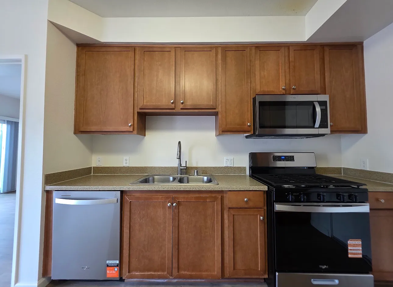2 bed, 813 sqft, $2,695 — Photo 3