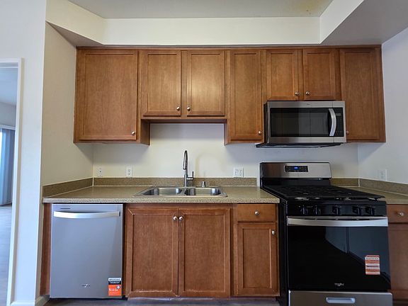 3rd image of 838 N Palm Ave #A-202