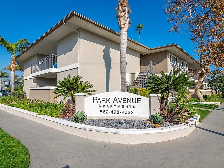 Park Avenue Apartments — Photo 25