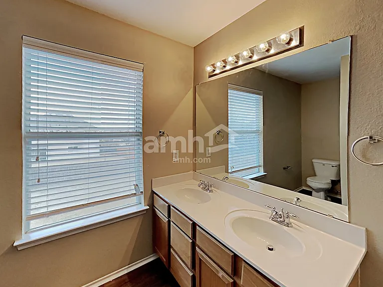1618 Withers Way — Photo 10