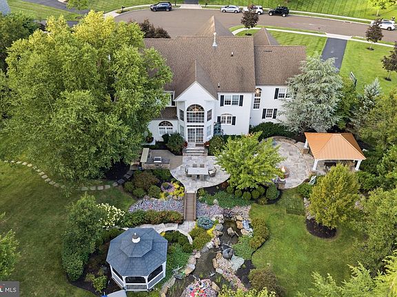 4th image of 2310 Sandhurst Dr