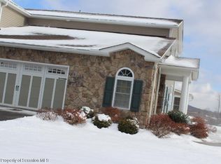 17 Brookfield Cir, Clarks Summit, PA 18411