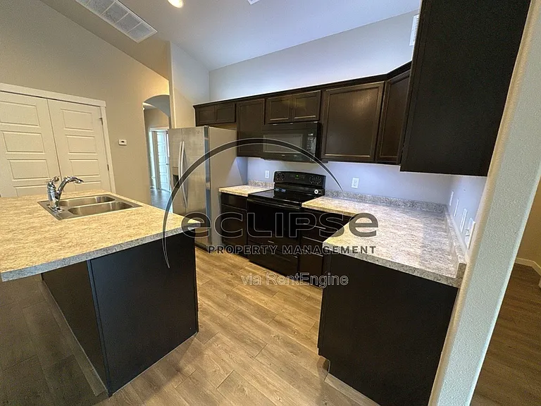 2921 Magnolia Ave — Photo 30