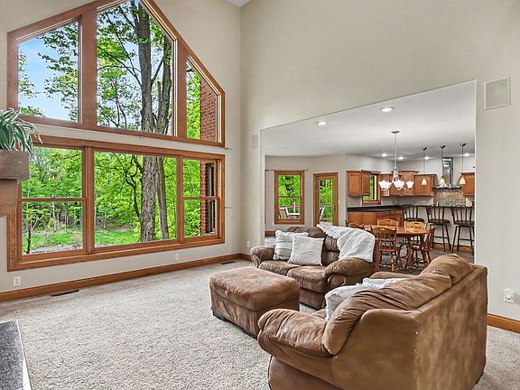4th image of 8265 E Walnut Rdg
