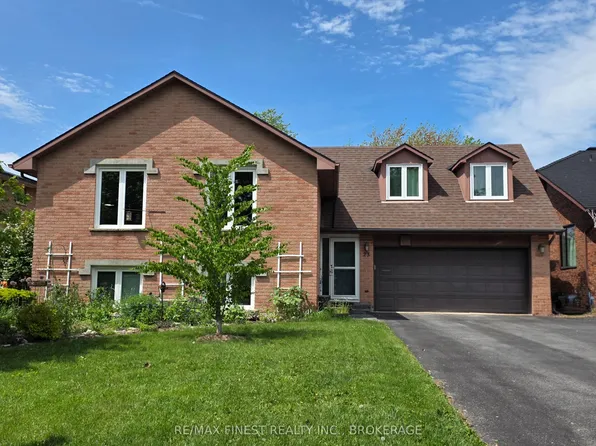23 Old Oak Rd, Kingston, ON K7M 7C3