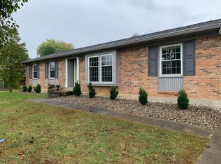1044 Glenwood Dr, Radcliff, KY 40160