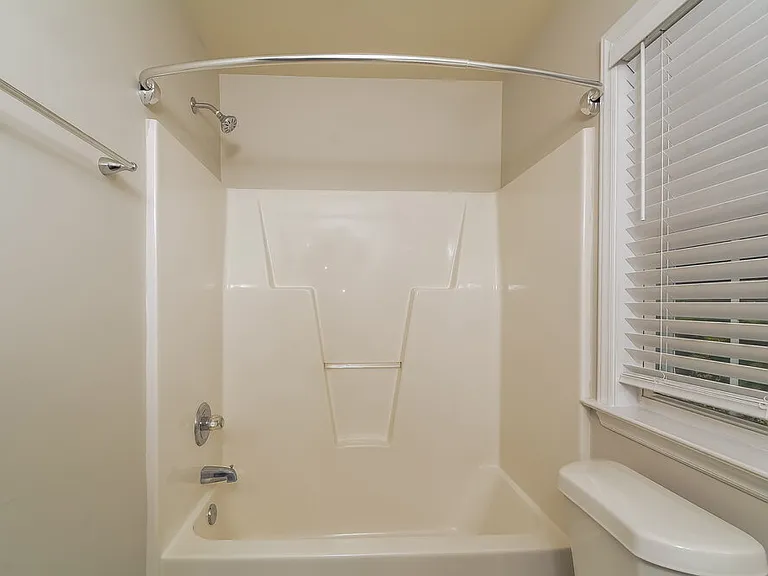 118 Ashton Ct — Photo 12