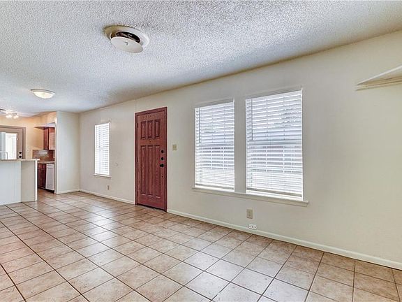 4th image of 2408 Ventura Dr