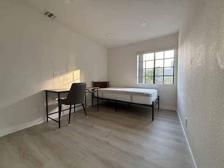 4639 Executive Dr — Photo 24