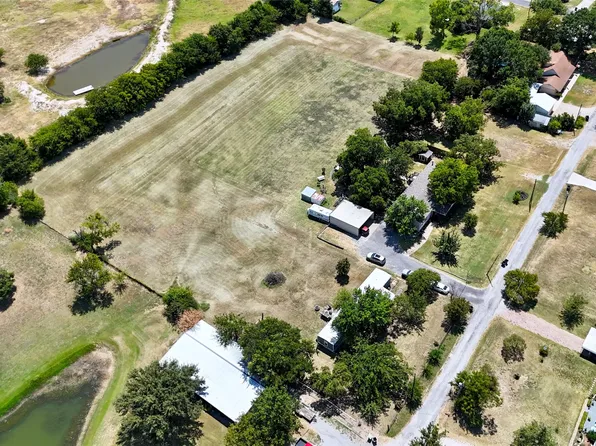 610 N 9th St, Gunter, TX 75058