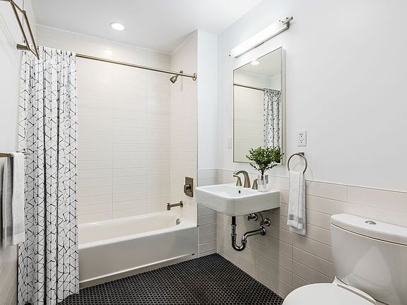 5th image of 318 Knickerbocker Ave APT 2B