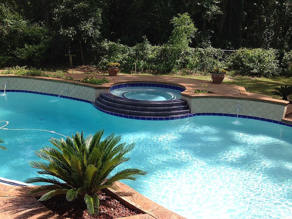 2nd image of 1075 Pineview Cir SW