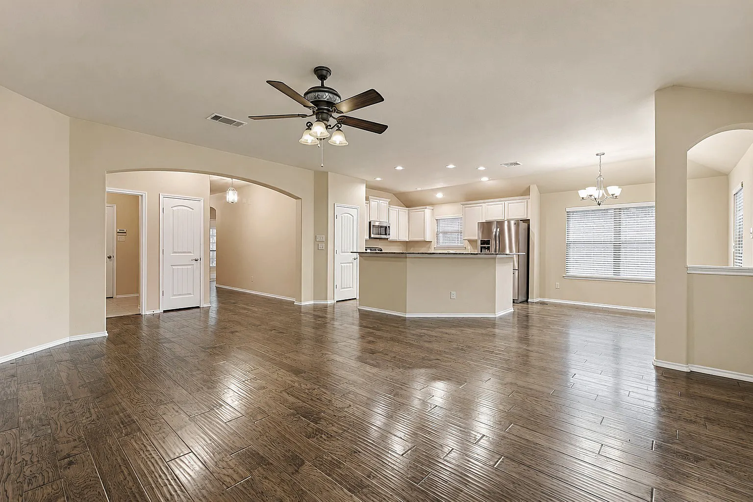3 bed, 1672 sqft, $2,000 — Photo 1