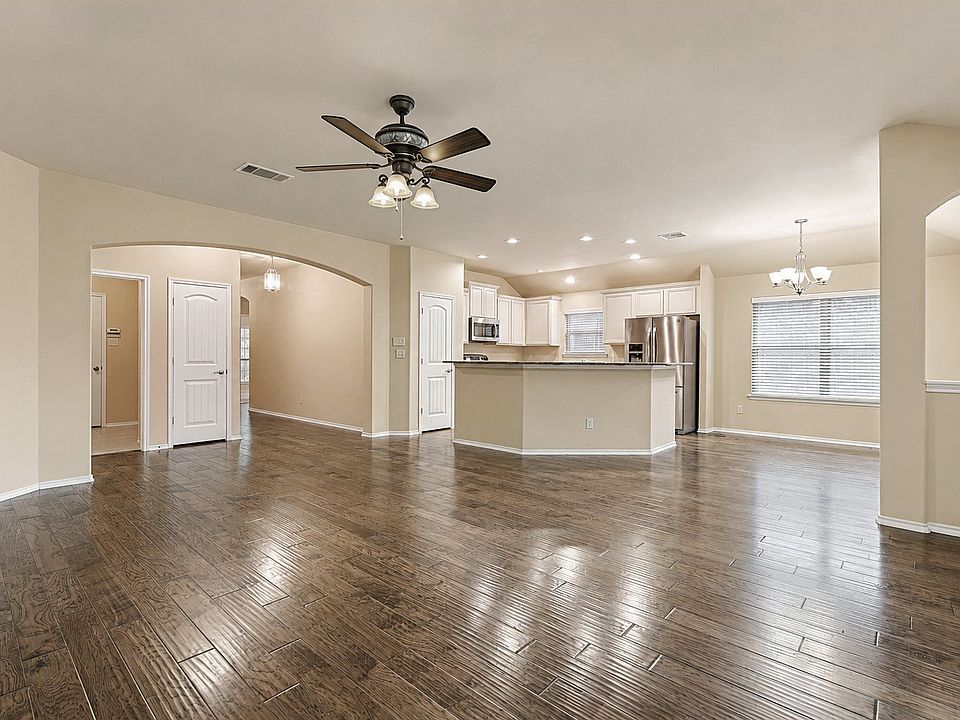 1st image of 2805 Leslie Ln