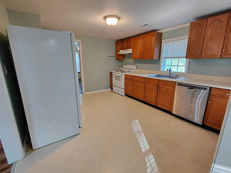 275 Sims Dr — Photo 5