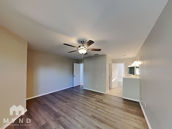 4th image of 1718 E Greenway Cir