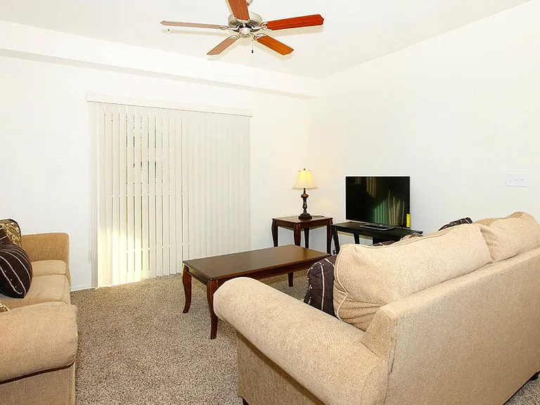 Raintree Apartments — Photo 9