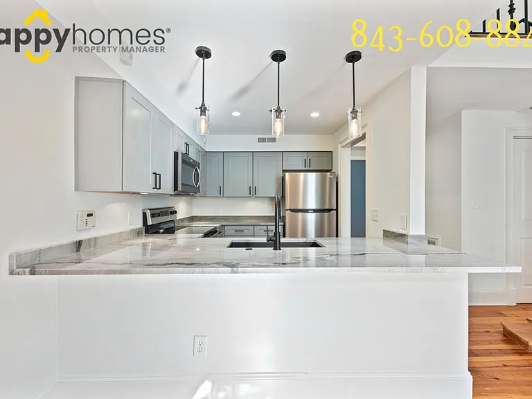 377 King St #201 — Photo 5