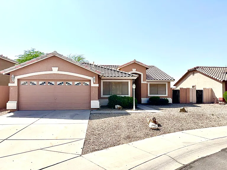 7124 N 77th Dr — Photo 4