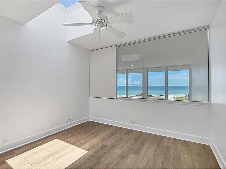 5801 Gulf Of Mexico Dr — Photo 20