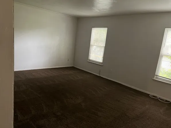 710 Lake Edward Dr, Virginia Beach, VA 23462