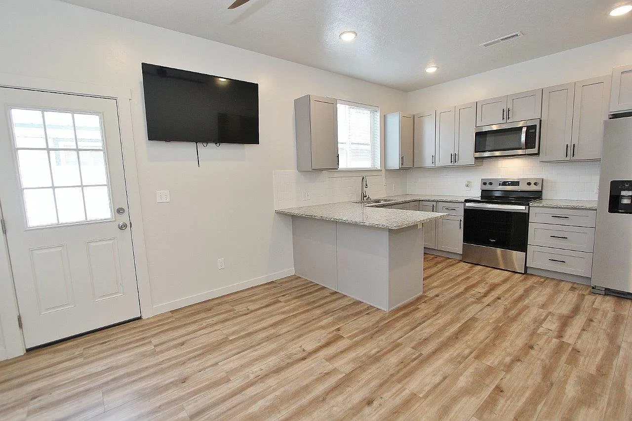 2 bed, 949 sqft, $1,475 — Photo 4