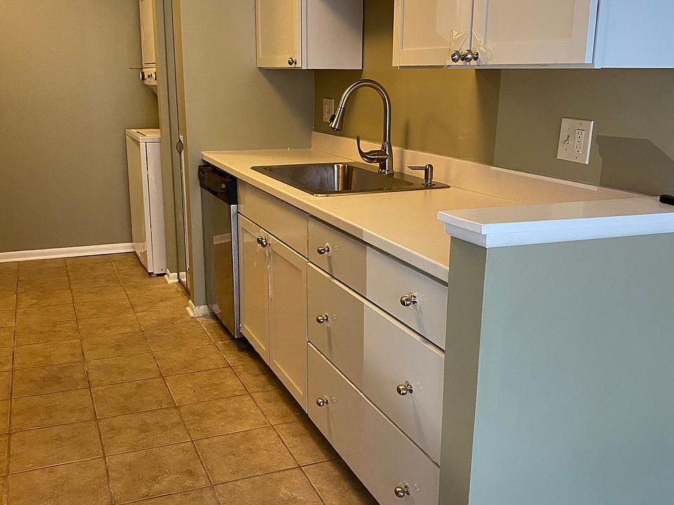 1st image of 407 N Cambridge Dr