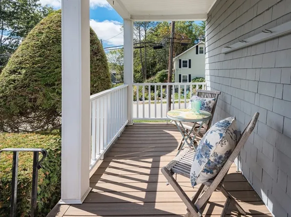 7 Overhill Rd, Natick, MA 01760