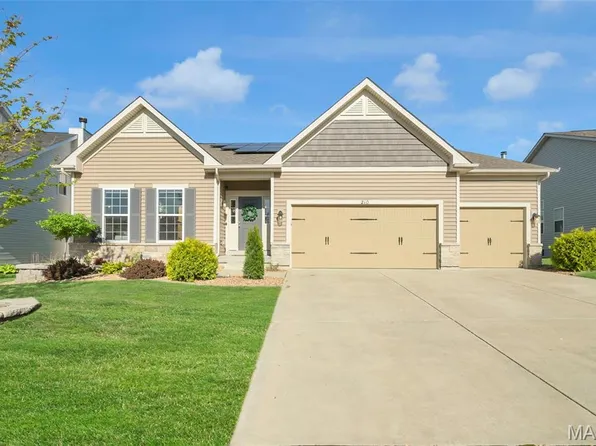 210 Carlton Point Dr, Wentzville, MO 63385