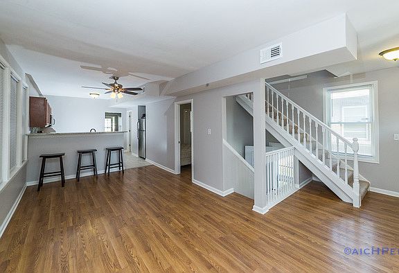 2nd image of 5526 W Van Buren St