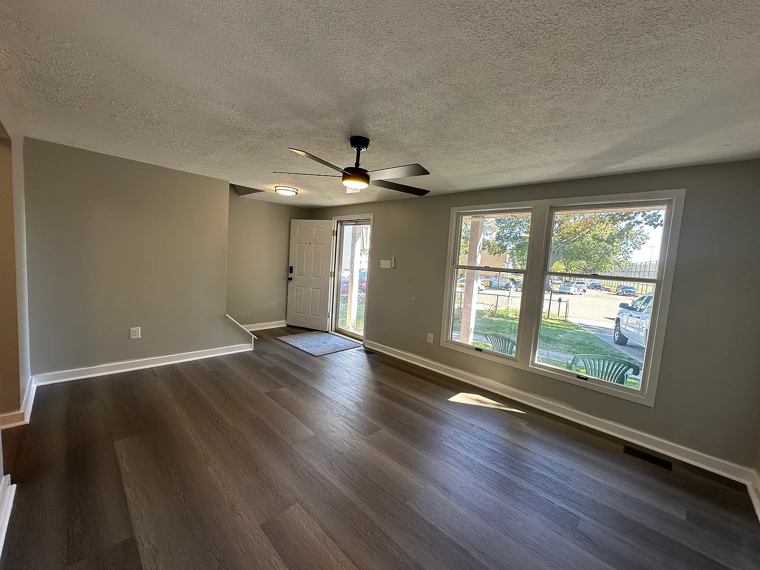 3 bed, 1.5 bath, 1465 sqft, $2,700 — Photo 3