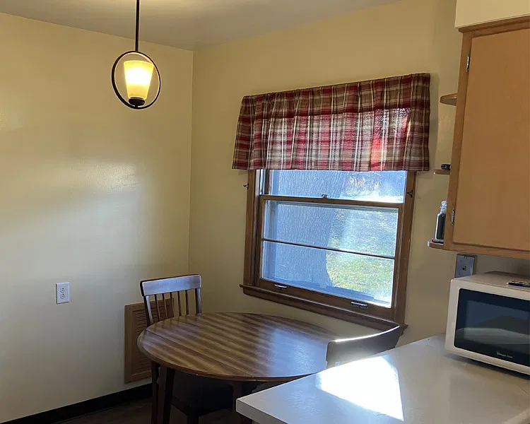 3 bed, 1352 sqft, $2,000 — Photo 2