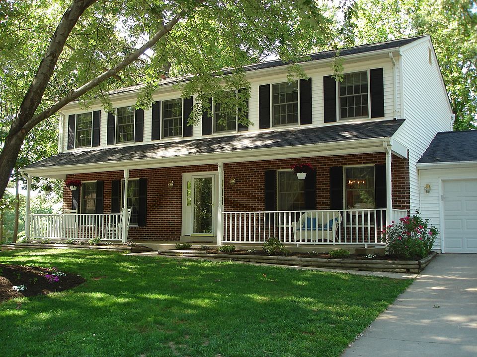 Spacious front porch on Washington model home