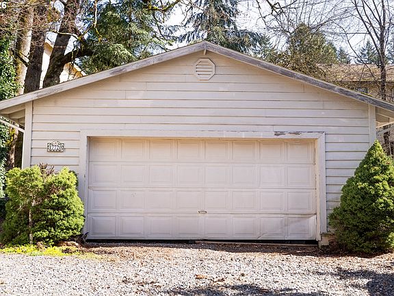 3rd image of 17720 Tupper Rd