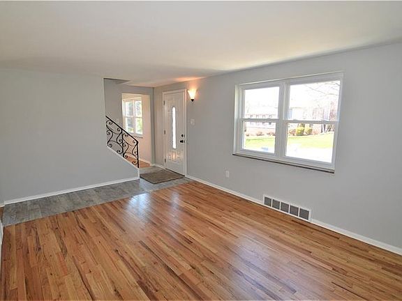 3rd image of 5223 Caste Dr